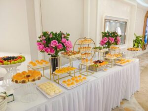 Bàn tiệc teabreak đẹp không chỉ là đồ ăn