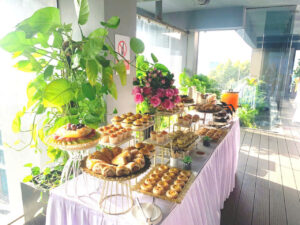 Bàn tiệc teabreak đẹp – nơi từng chiếc bánh, từng ly trà đều có ngôn ngữ riêng.