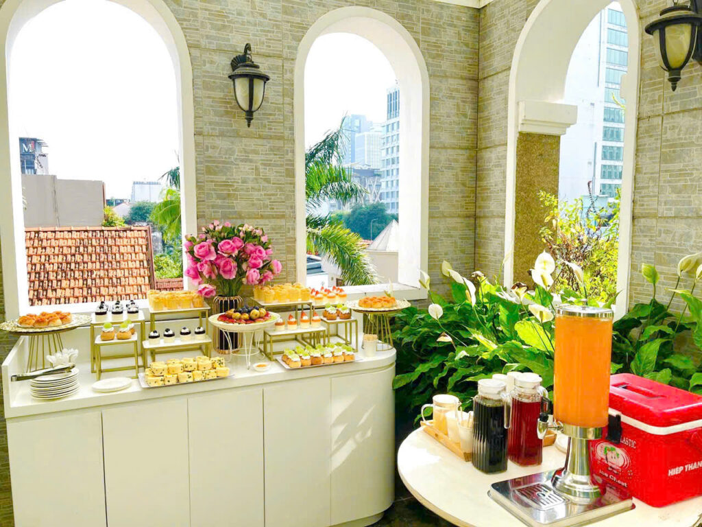 So sánh tiệc teabreak và tiệc ngọt