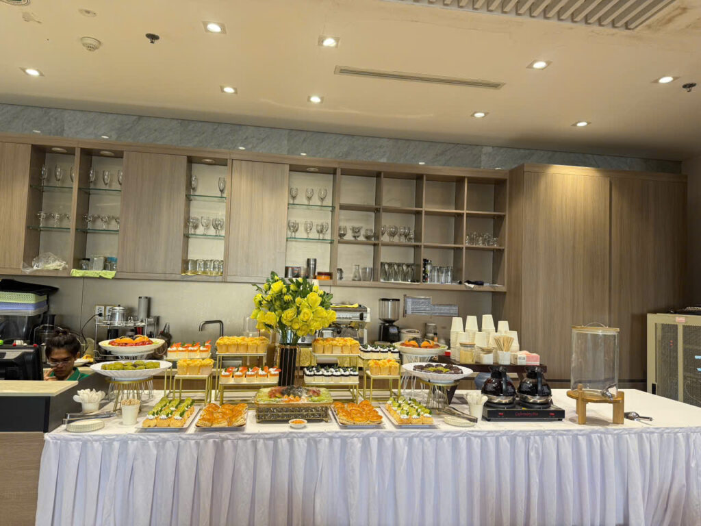 Setup teabreak hội nghị gọn gàng, đúng giờ, đồng bộ không gian